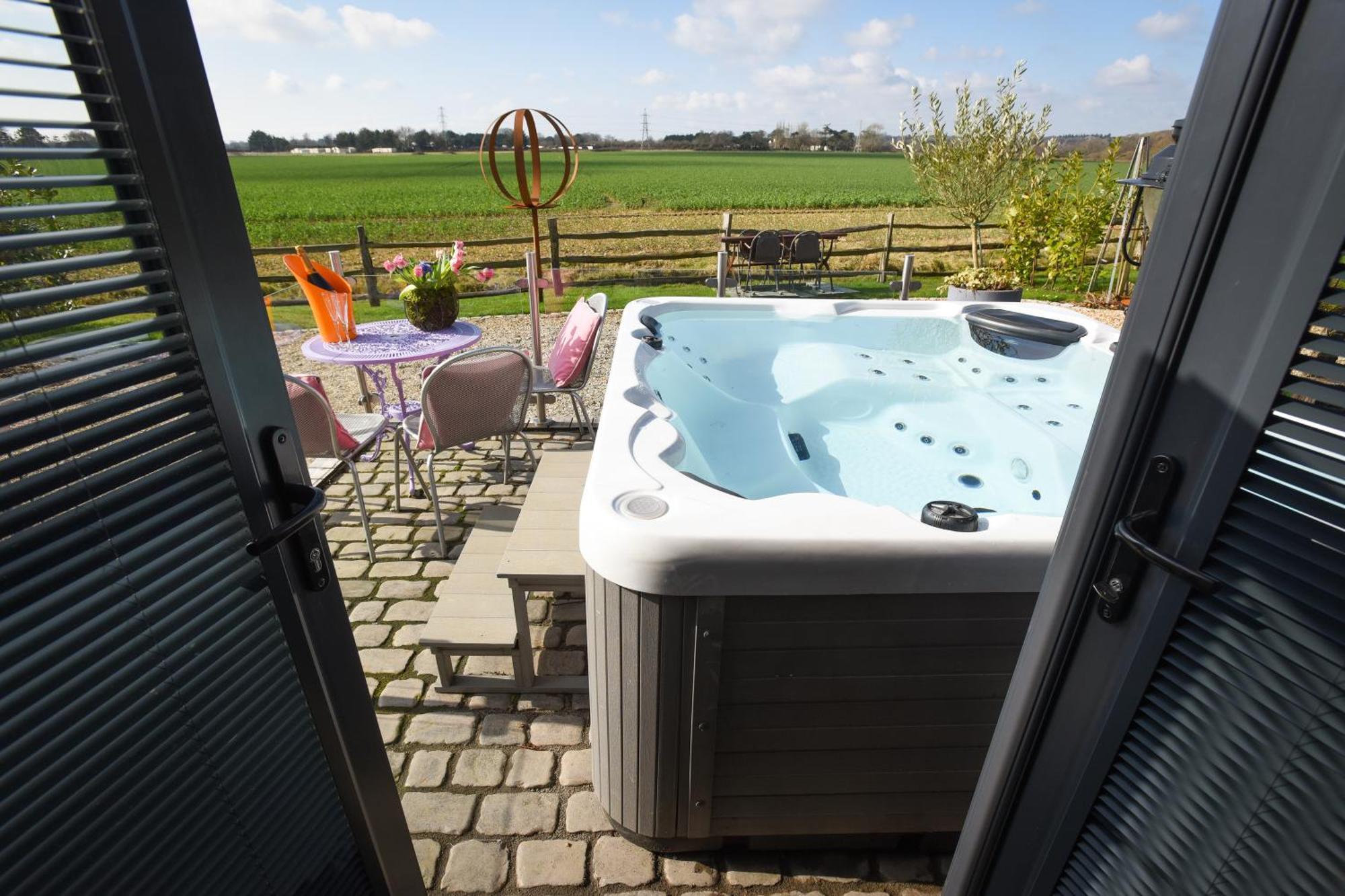 Air Maison - The Cow Shed Wow Factor Countryside Retreat Westbourne  Экстерьер фото